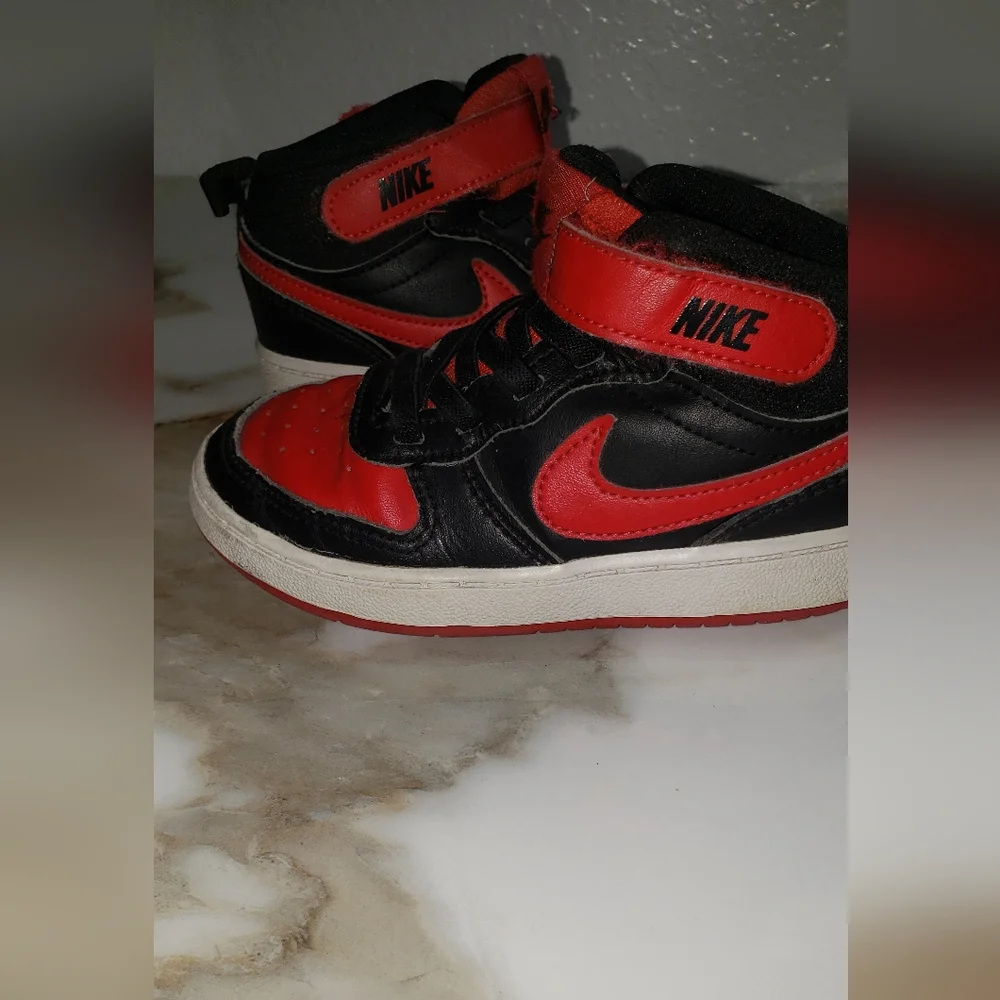 Nike Court Borough Mid 2. Toddler Size 9c Color Red And Black.